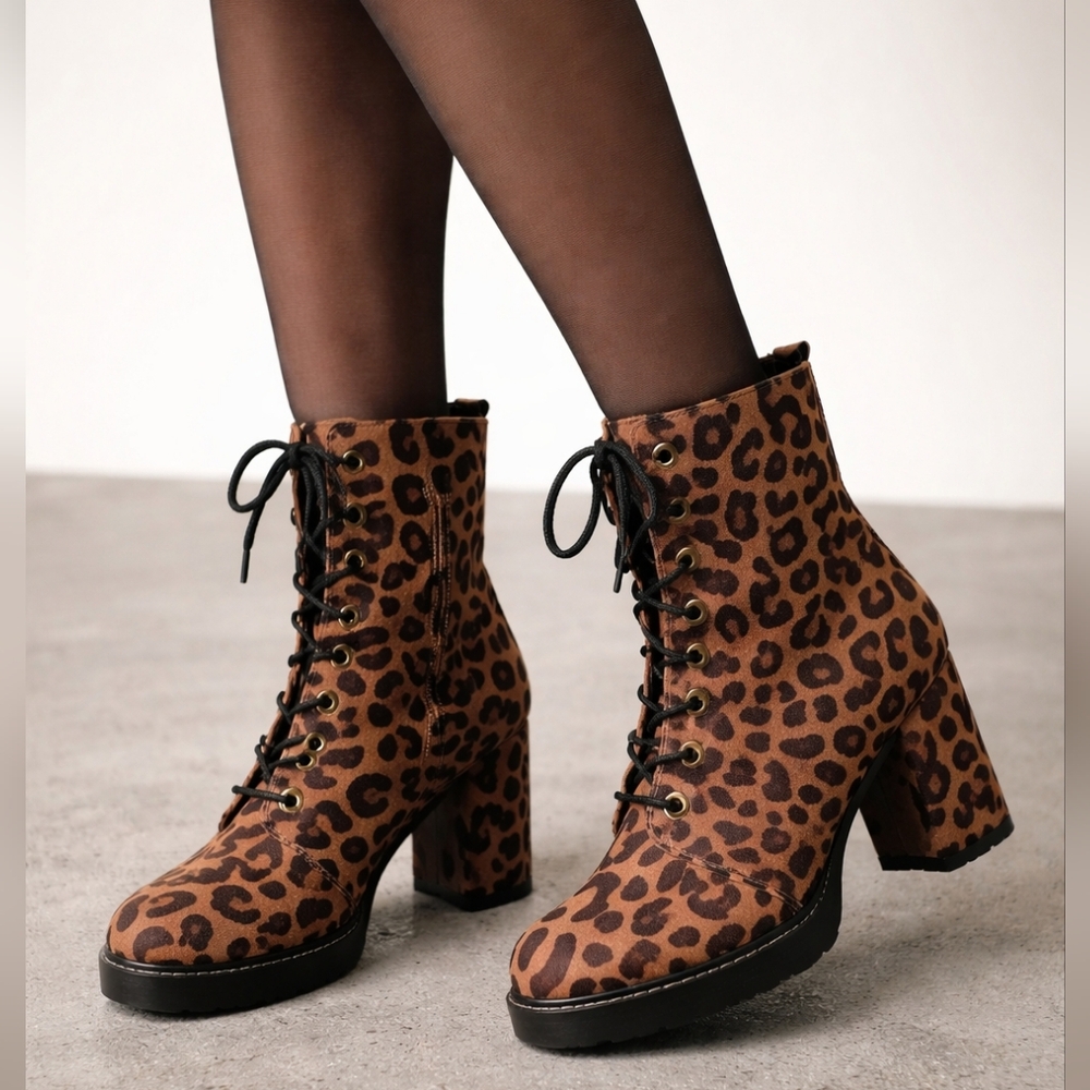 STUART WEITZMAN Leopard Print Lace Up Block Heel Booties Size 5